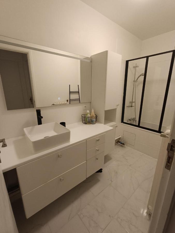 Chelles Centre Ville 2 Chambres Pres Des Bords De Marne 10 Minutes A Pieds De La Gare De Chelles-Gournay 5 Minutes De La Gare De Vaires-Sur-Marne 20 Minutes De Disneyland Jusqu'A 5 Couchages Possibles Esterno foto