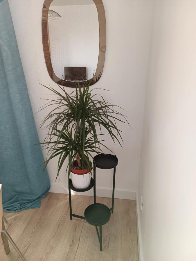 Chelles Centre Ville 2 Chambres Pres Des Bords De Marne 10 Minutes A Pieds De La Gare De Chelles-Gournay 5 Minutes De La Gare De Vaires-Sur-Marne 20 Minutes De Disneyland Jusqu'A 5 Couchages Possibles Esterno foto