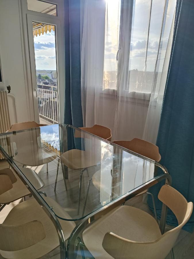 Chelles Centre Ville 2 Chambres Pres Des Bords De Marne 10 Minutes A Pieds De La Gare De Chelles-Gournay 5 Minutes De La Gare De Vaires-Sur-Marne 20 Minutes De Disneyland Jusqu'A 5 Couchages Possibles Esterno foto